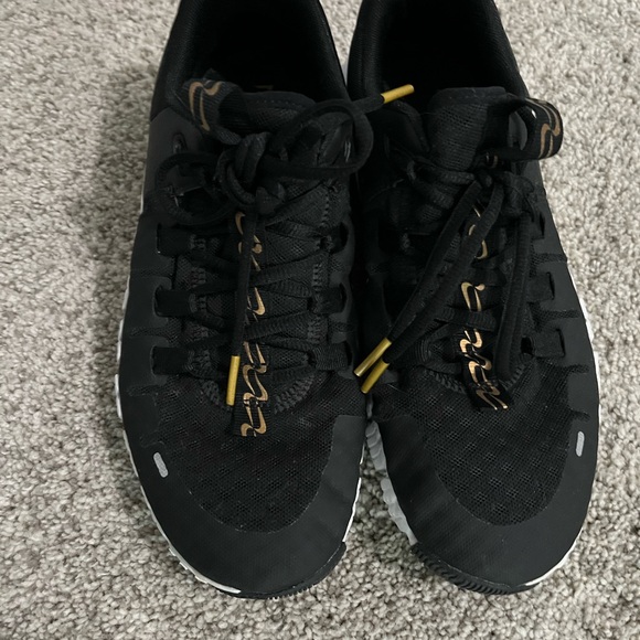 Woman’s Nike Metcon 5 - Picture 5 of 6